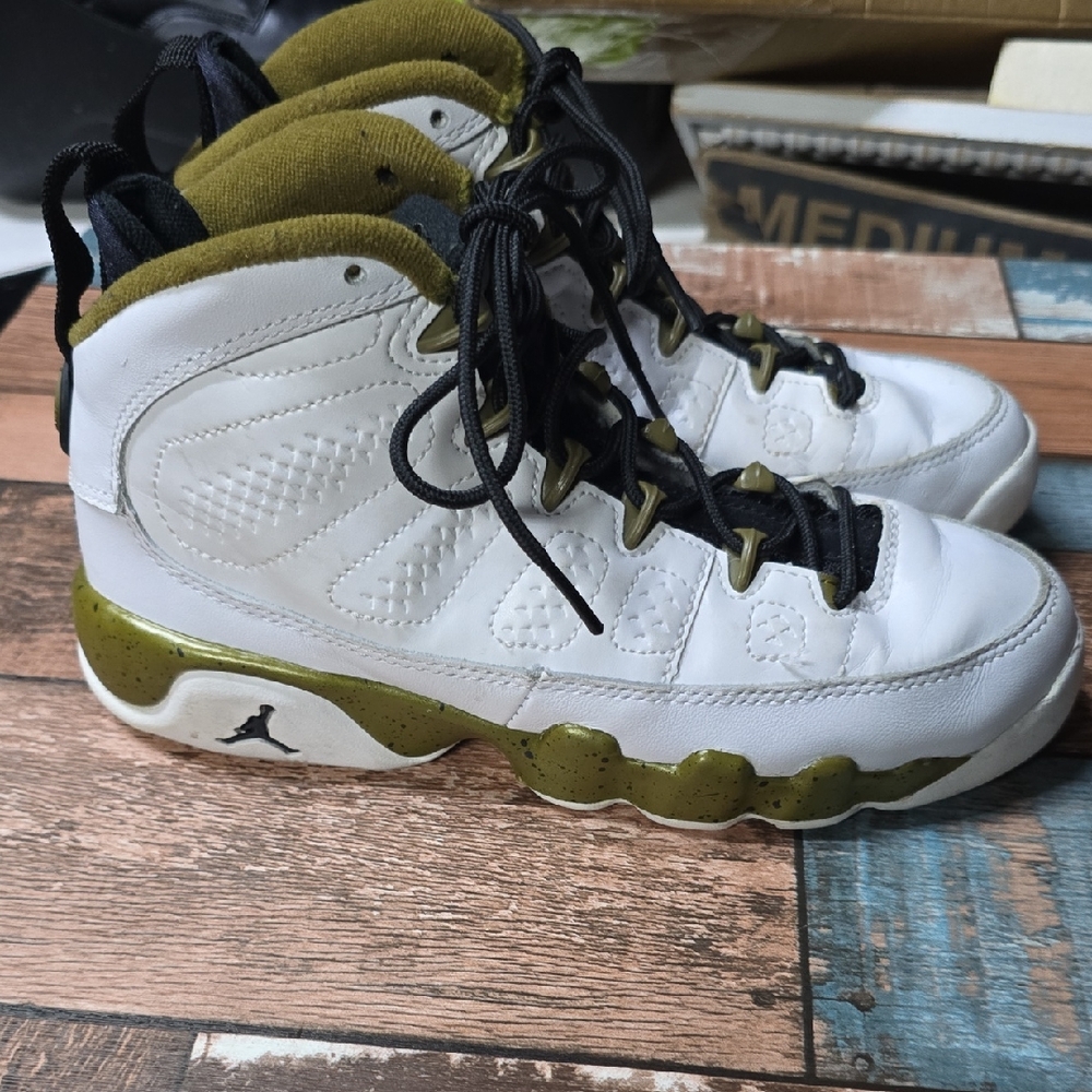 Nike Kids White and Olive Sneakers